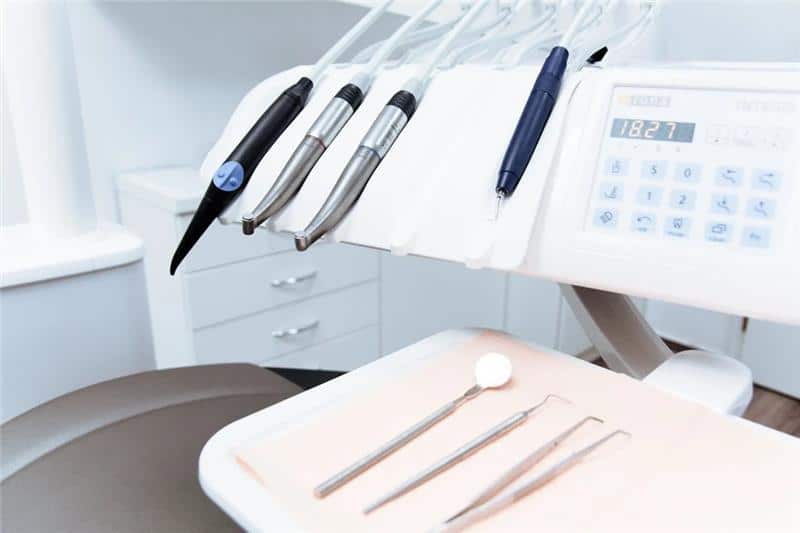 Choosing the Right Dentist for Gum Treatments: Expertise and Services Offered